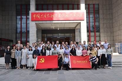 说明: //zzb.chengrenav.net/__local/2/B1/50/0C0CABEA2A41D3729482AFF62B9_DD31E0EC_72A1E.jpeg
